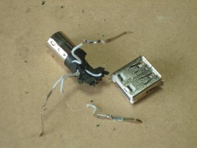 USB-PS/2変換コネクターの分解写真４