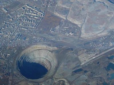 ダイアモンド鉱山の超巨大穴