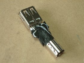 USB-PS/2変換コネクターの分解写真３