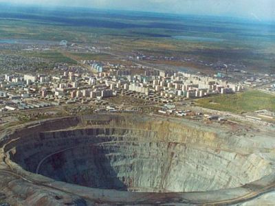 ダイアモンド鉱山の巨大な穴