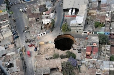 グアテマラの巨大穴